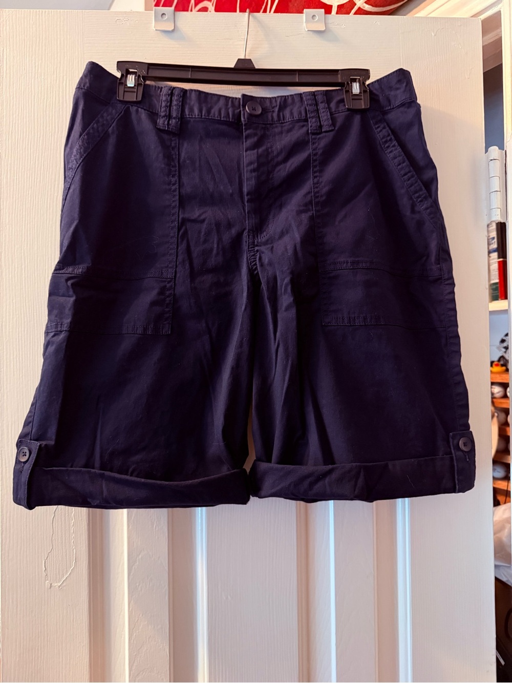 💙 Karen Scott Navy Cargo Bermuda Shorts Size 12 | Roll Tab Casual Utility Shorts - Picture 2 of 7